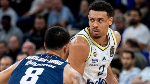 Fenerbahče srušio Efes u istanbulskom derbiju thumb2.jpg