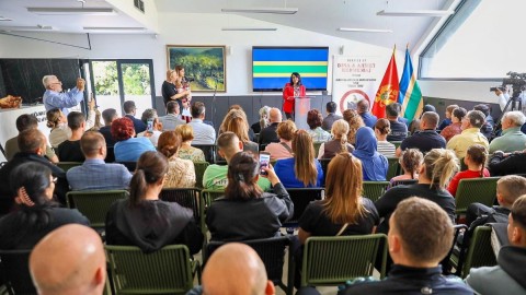Vrijedne donacije porodice Kurmemaj djeci oboljeloj od dijabetesa i "Ženama Bara" thumb2.jpg