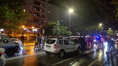 VIDEO Okupljanje na Zabjelu nakon sinoćnjeg napada, počele policijske racije thumb1.jpg
