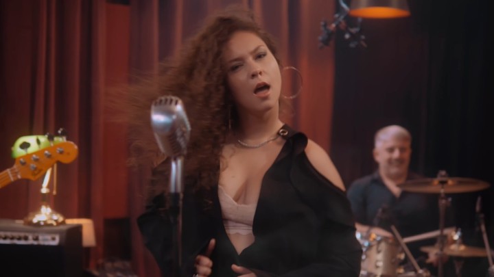 Ena Đorđević objavila novi singl i spot – „Izgovor za čekanje“ thumb3.jpg