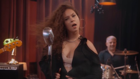 Ena Đorđević objavila novi singl i spot – „Izgovor za čekanje“ thumb2.jpg