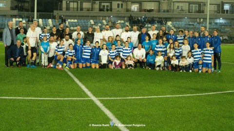 Fudbalerke Budućnosti i predstavnici Glavnog grada odigrali humanitarni meč thumb2.jpg