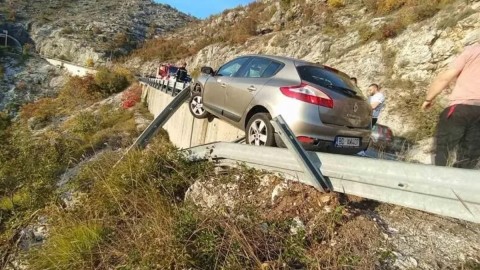 Udes kod tunela Mekavac, lakše povrijeđena jedna osoba  thumb2.jpg