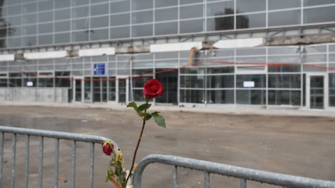 Sjutra Dan žalosti u Srbiji povodom godišnjice pada nadstrešnice u Novom Sadu thumb2.jpg