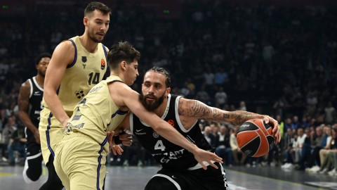 Novi poraz Partizana: Nestvarna trojka Klajburna utišala "Arenu" thumb2.jpg