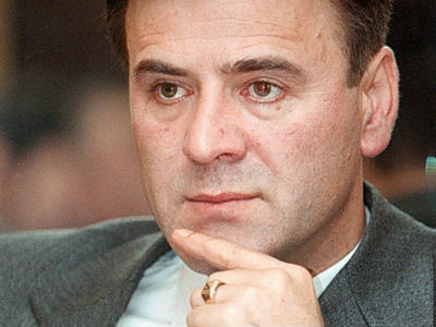 Ograničiti zarade i državnim funkcionerima Ograničiti zarade i državnim funkcionerima