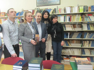 Sljusarenko poklonila knjige bjelopoljskoj biblioteci Sljusarenko poklonila knjige bjelopoljskoj biblioteci
