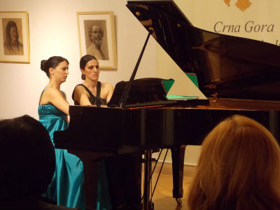 Klavirski duo osvaja crnogorsku publiku Klavirski duo osvaja crnogorsku publiku