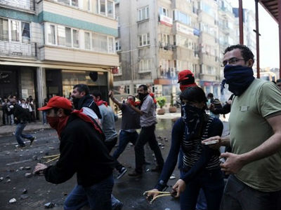 Istanbul: U demonstracijama 22 povrijeđenih Istanbul: U demonstracijama 22 povrijeđenih