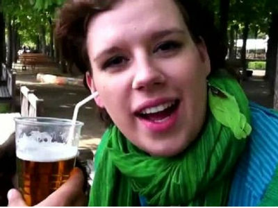 VIDEO: Popila čašu piva kroz uvo VIDEO: Popila čašu piva kroz uvo