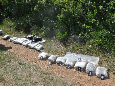 Oduzeli 34 kg skanka, oružje i municiju Oduzeli 34 kg skanka, oružje i municiju