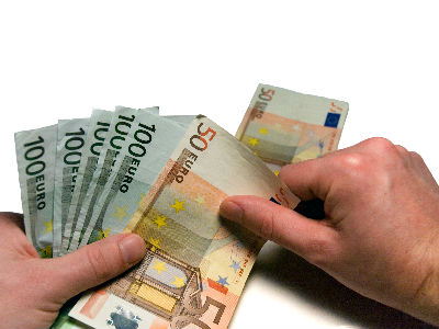 Sjutra počinje isplata socijalnih naknada Sjutra počinje isplata socijalnih naknada