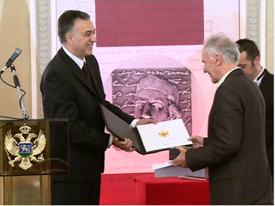 Šalamunu uručena Njegoševa nagrada Šalamunu uručena Njegoševa nagrada