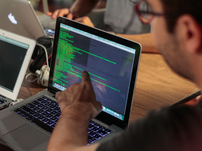 Sjutra počinje takmičenje u programiranju Sjutra počinje takmičenje u programiranju