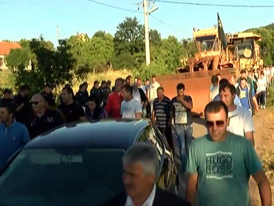 Mještani zatražili da im se oslobodi put Mještani zatražili da im se oslobodi put