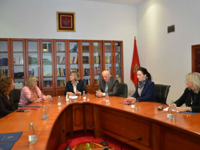 Uehara uručila donaciju Ustavnom sudu Uehara uručila donaciju Ustavnom sudu