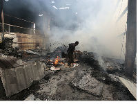 614733_jemen-sana-fabrika-bombardovanje-betajpg