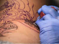 EU bi da "reguliše" i tetoviranje?