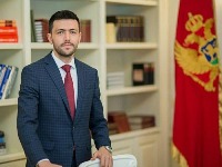 "Krivokapić demonstrira izmišljeni autoritet"