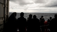 Француска дозволила пристајање брода с мигрантима 