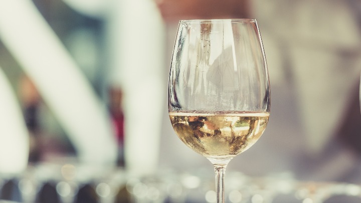 Како чаша бијелог вина дневно утиче на здравље?