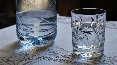   Осам чаша воде дневно је превише за већину људи