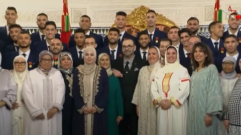 Мароканци на свечани пријем код краља дошли са мајкама