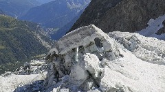 Četiri planinara stradala nakon što se odlomio komad alpskog glečera