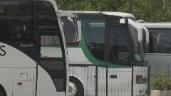 Навијачи сплитског "Хајдука" засули камењем аутобус "Војвода" из Никшића