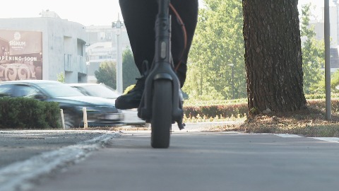 Roditelji da zabrane djeci da voze električne trotinete thumb2.jpg