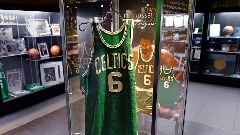 NBA liga povlači iz upotrebe dres sa brojem "6" u čast Bila Rasela