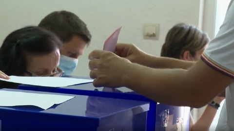 Svi spremni za izbore koje niko neće Svi spremni za izbore koje niko neće
