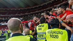 Burno u Madridu: Crveni, sukob fudbalera Atletika sa svojim navijačima...