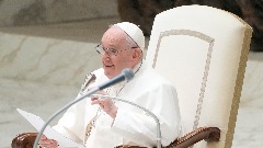Папа Фрањо се у болници опоравља од операције