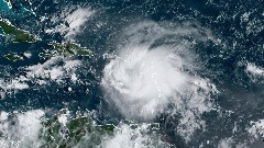 Олуја Фиона ојачала у ураган како се приближава Порторику