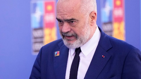 Србија треба да призна Kосово и да му се извини Србија треба да призна Kосово и да му се извини
