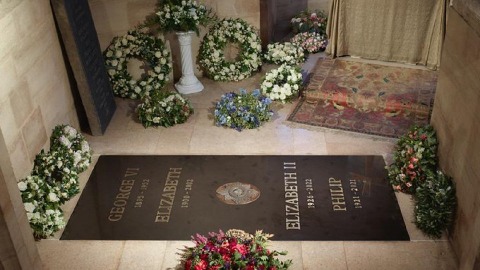 Званично откривен надгробни споменик Елизабете II