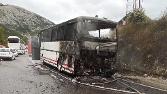 На Брајићима изгорио аутобус