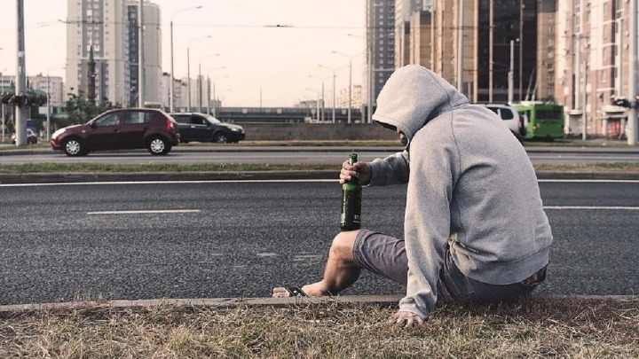 У Бриселу продужена забрана конзумирања алкохола на јавним мјестима