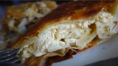 Zagrebačka buregdžinica nudi burek sa sirom posut šećerom