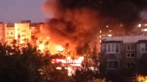 Srušio se ruski bombarder na stambeni blok u gradu Jejsk thumb2.jpg
