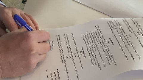 Општина плаћа камате на стамбене кредите, уговор потписало 27 младих парова