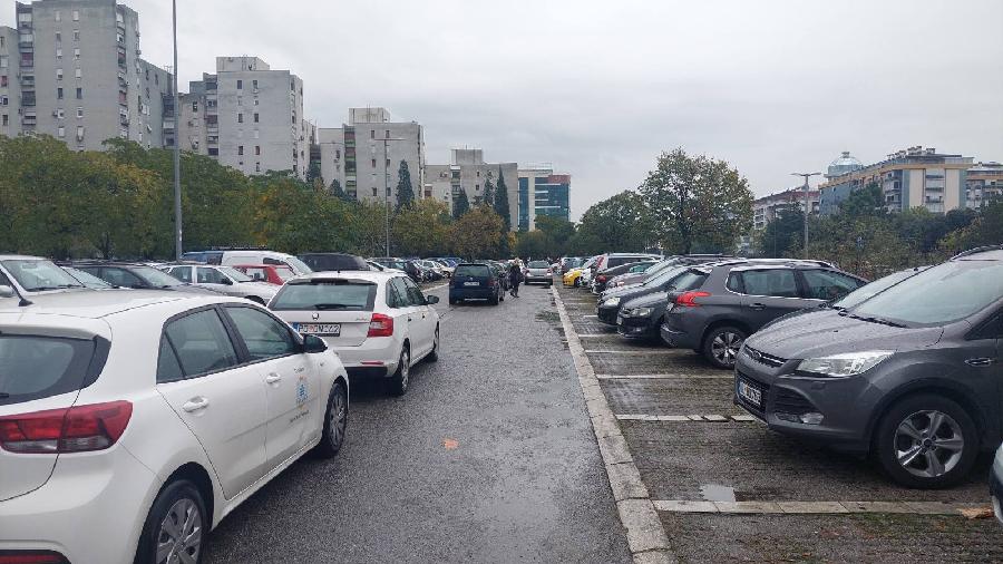 Јутрос на паркингу у Блоку 5