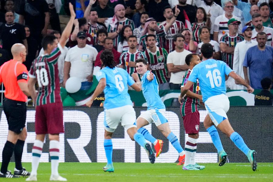 Alvares proslavlja gol  