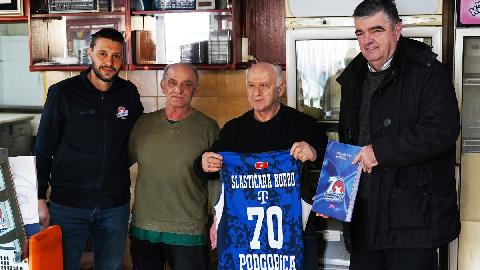 Budućnost se oprostila od "Šatahamze": Dres sa brojem "70" za simbol Podgorice thumb2.jpg