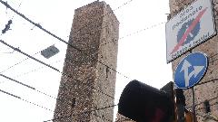 Коси торањ у Болоњи из 12. вијека пријети да се сруши