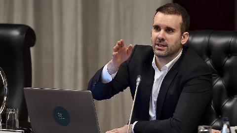 Prijeti nam siva lista, razgovaraću sa Varheljijem thumb2.jpg