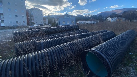 Penzioneri na stanove čekaju 15 godina, bivši funkcioneri potrošili nenamjenski 240.000 eura thumb2.jpg