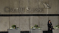 Швајцарска банкарска група УБС преузеће свог ривала "Креди Суис"
