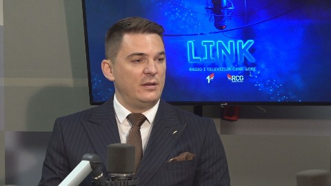 "Очекујемо повољан кредит од ЕБРД, тендери за другу дионицу ауто-пута крајем 2024." "Очекујемо повољан кредит од ЕБРД, тендери за другу дионицу ауто-пута крајем 2024."